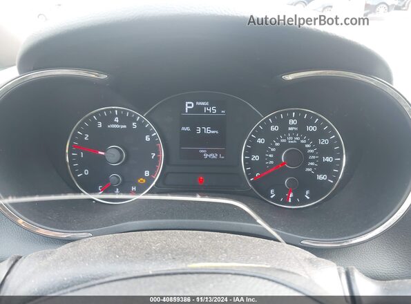 3KPFK4A73HE085507 2017 KIA FORTE White Вид задніх сидінь