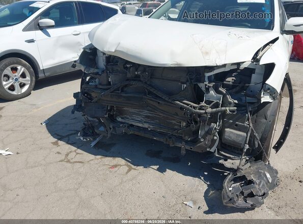 JN8AT2MT5HW134382 2017 NISSAN ROGUE Белый Вид спереди