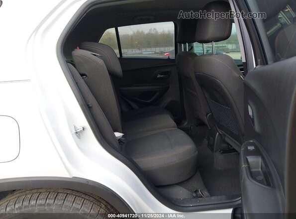 KL7CJKSB0LB324253 2020 CHEVROLET TRAX White Vista de la etiqueta del VIN
