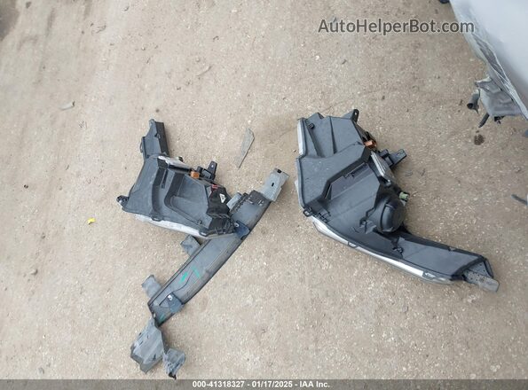1GKKNPLS1KZ166899 2019 GMC ACADIA White Vista del cuadro de instrumentos