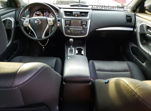 1N4AL3AP9HC161813 2017 NISSAN ALTIMA Red Вид панелі приладів
