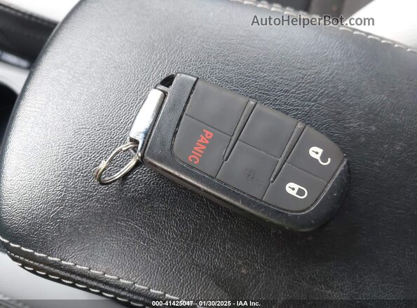 3C4NJCBB3MT570909 2021 JEEP COMPASS Белый Вид панели приборов