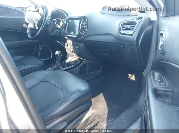 3C4NJCCB3MT511597 2021 JEEP COMPASS Серебряный Вид салона спереди