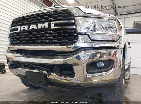 3C6UR5DL9RG340353 2024 RAM 2500 White Front view