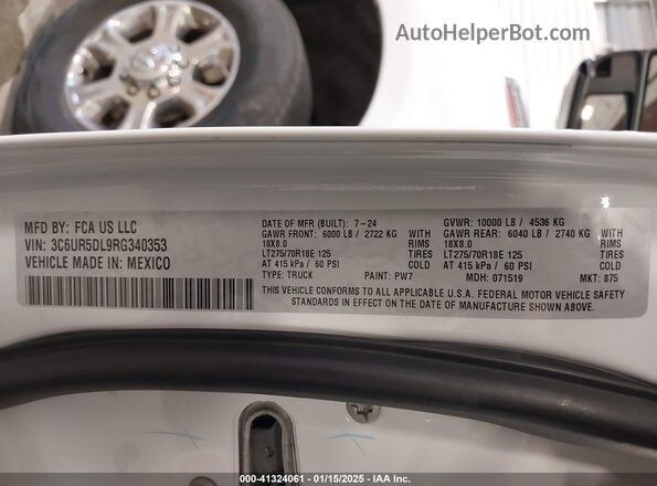 3C6UR5DL9RG340353 2024 RAM 2500 White Engine compartment view
