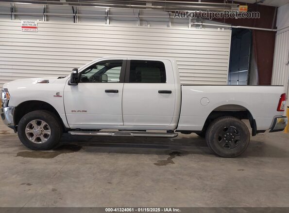 3C6UR5DL9RG340353 2024 RAM 2500 White 360 interior view