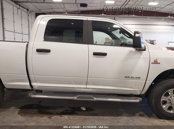 3C6UR5DL9RG340353 2024 RAM 2500 White Rear interior view
