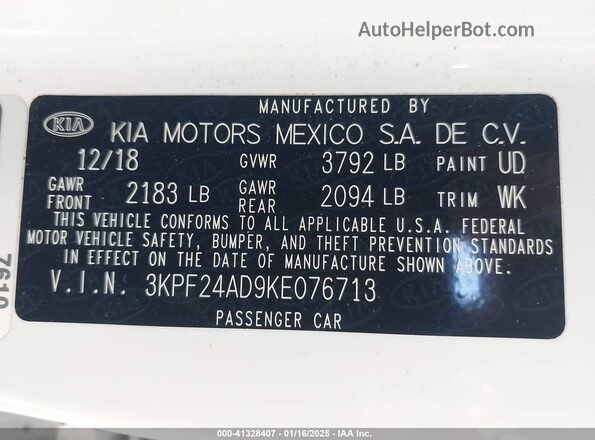 3KPF24AD9KE076713 2019 KIA FORTE White Vista del compartimento del motor