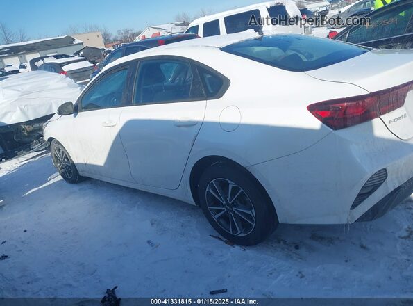 3KPF24AD9PE577155 2023 KIA FORTE White Սալոնի 360 աստիճան տեսք
