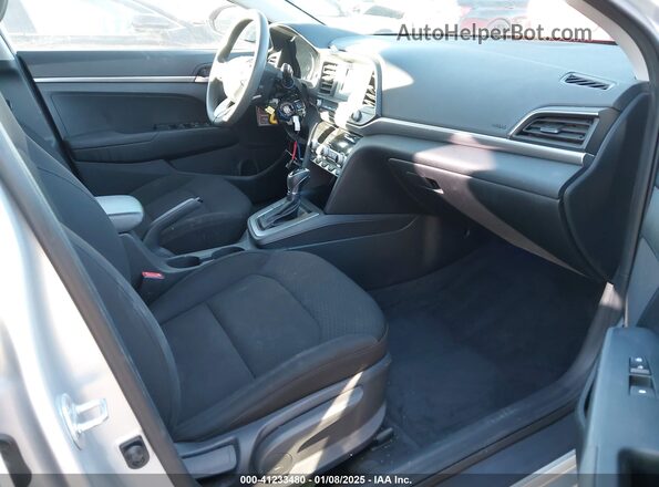 5NPD74LF6LH529366 2020 HYUNDAI ELANTRA Серебряный Вид салона спереди