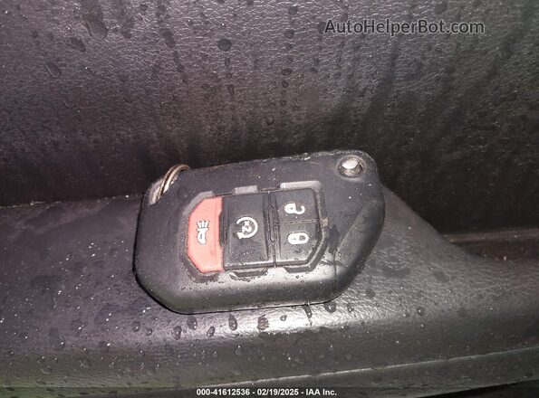 1C4HJXDN6KW537535 2019 JEEP WRANGLER UNLIMITED Red Vista del salpicadero