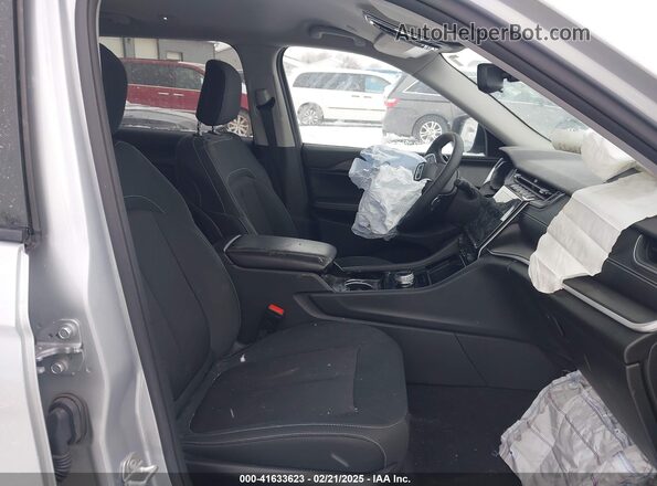 1C4RJKAG2P8871795 2023 JEEP GRAND CHEROKEE L Silver Вид салону спереду