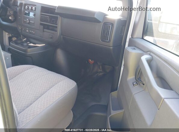 1GCWGAFP6K1279662 2019 CHEVROLET EXPRESS Белый Вид салона спереди