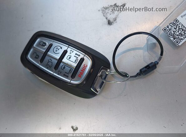2C4RC1BG4PR607422 2023 CHRYSLER PACIFICA Black Հետևի տեսք