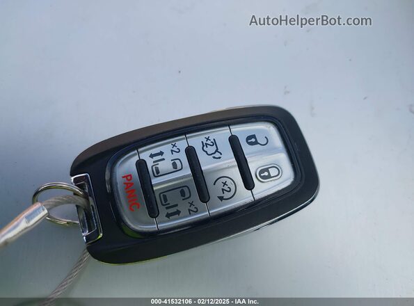 2C4RC1CG4NR211535 2022 CHRYSLER VOYAGER Silver 