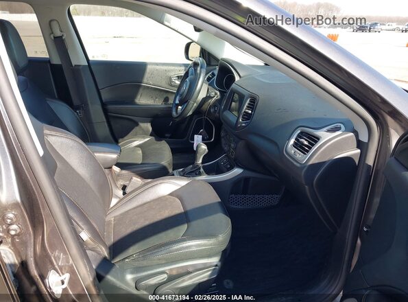 3C4NJCBB0KT677302 2019 JEEP COMPASS Серый Вид салона спереди