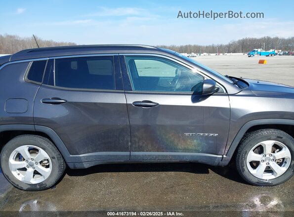 3C4NJCBB0KT677302 2019 JEEP COMPASS Серый Вид задней части салона