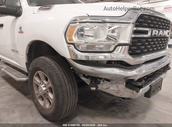 3C6UR5DL4RG291692 2024 RAM 2500 White Front view