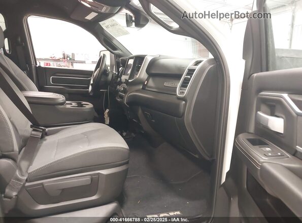 3C6UR5DL4RG291692 2024 RAM 2500 White Front interior view