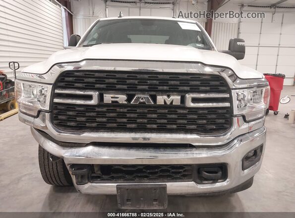 3C6UR5DL4RG291692 2024 RAM 2500 White Instrument cluster view