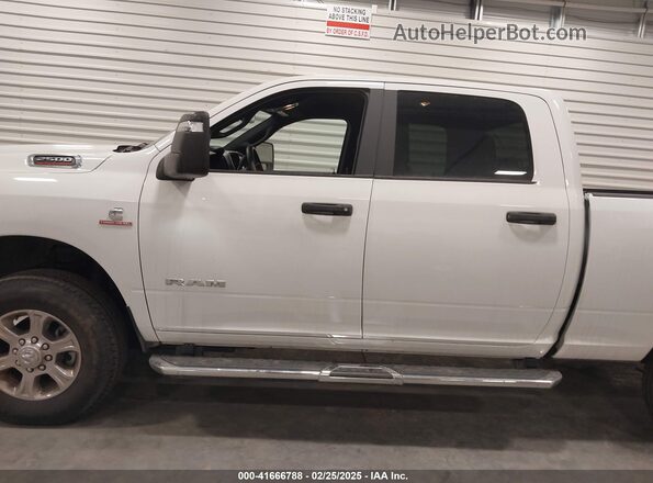 3C6UR5DL4RG291692 2024 RAM 2500 White 360 interior view