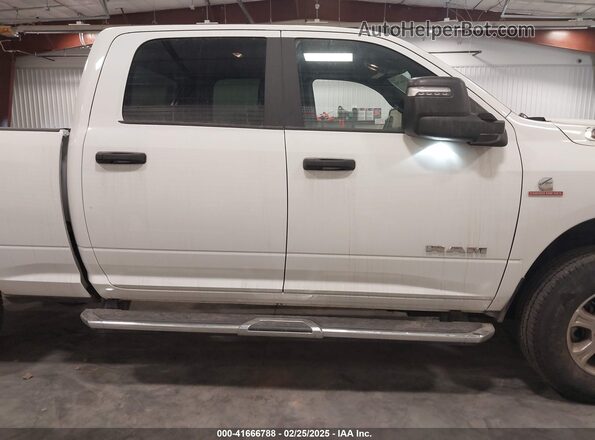 3C6UR5DL4RG291692 2024 RAM 2500 White Rear interior view