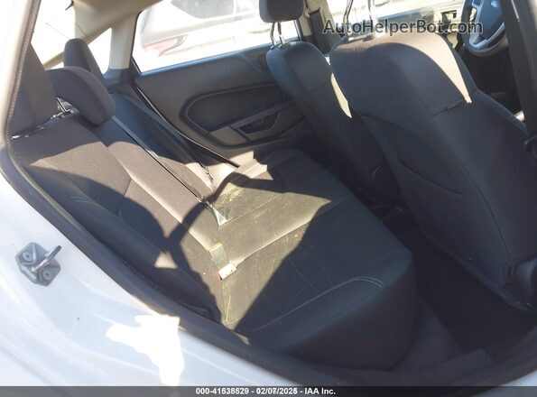 3FADP4BJ4KM141153 2019 FORD FIESTA Белый Вид задних сидений