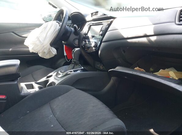 5N1AT2MT5LC779843 2020 NISSAN ROGUE Черный Вид салона спереди