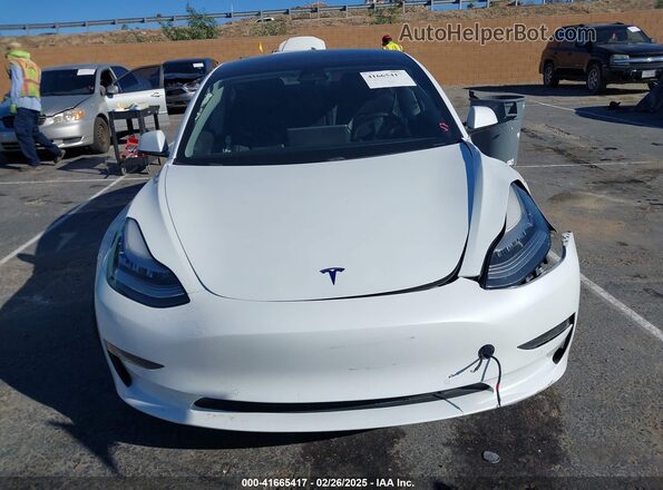 5YJ3E1EB9JF088774 2018 TESLA MODEL 3 White Instrument cluster view
