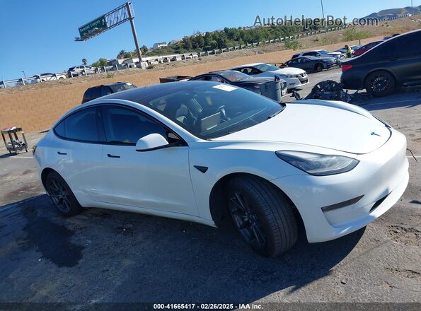 5YJ3E1EB9JF088774 2018 TESLA MODEL 3 White Rear interior view