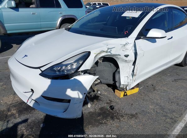 5YJ3E1EB9JF088774 2018 TESLA MODEL 3 White Front view