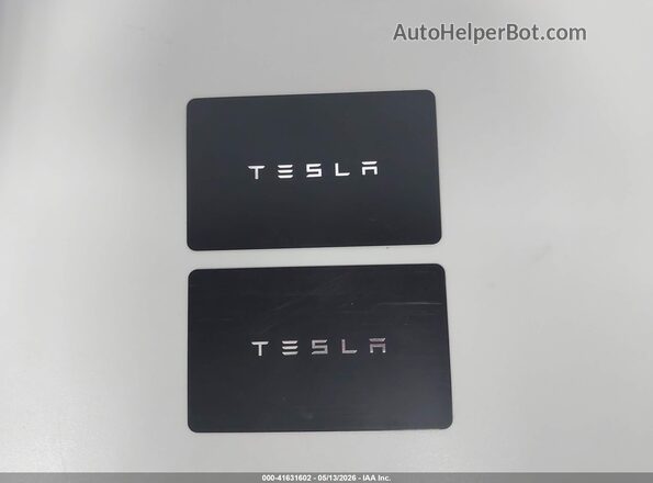 7SAYGDEE3PA123054 2023 TESLA MODEL Y White Vista del salpicadero