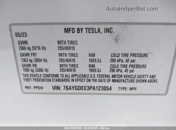 7SAYGDEE3PA123054 2023 TESLA MODEL Y White Vista del compartimento del motor