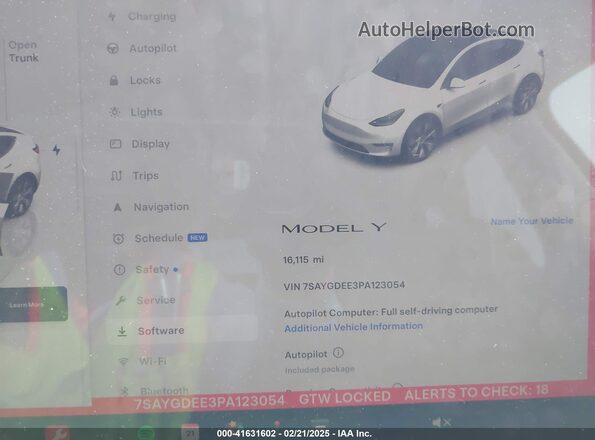 7SAYGDEE3PA123054 2023 TESLA MODEL Y White Vista de los asientos traseros