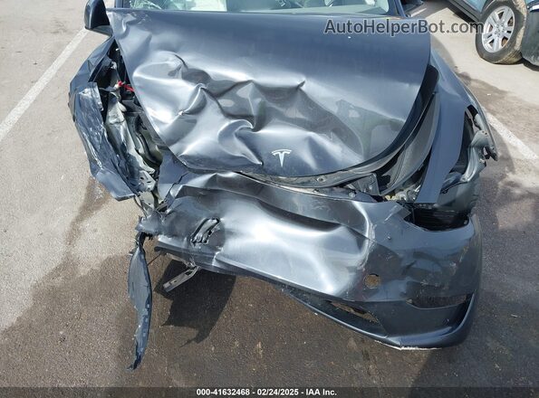 7SAYGDEF5RF039879 2024 TESLA MODEL Y Gray Widok z przodu