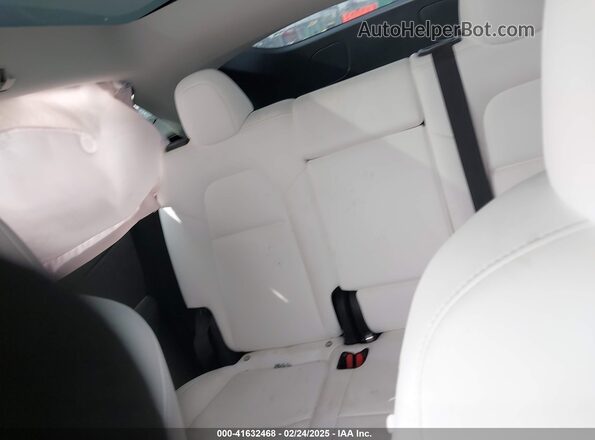 7SAYGDEF5RF039879 2024 TESLA MODEL Y Gray Widok tylnych siedzeń