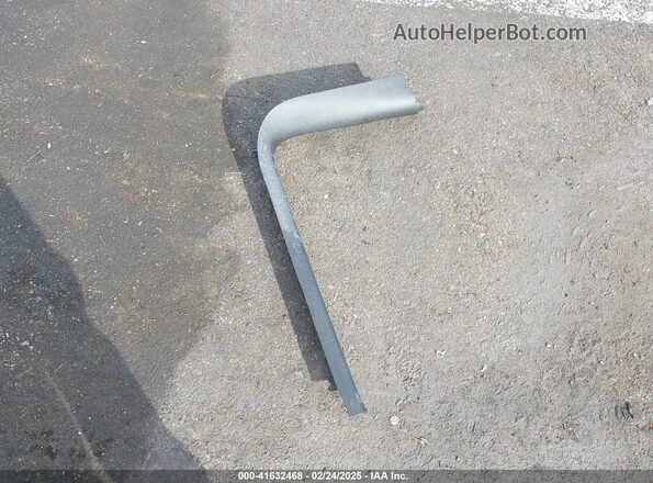 7SAYGDEF5RF039879 2024 TESLA MODEL Y Gray Widok komory silnika