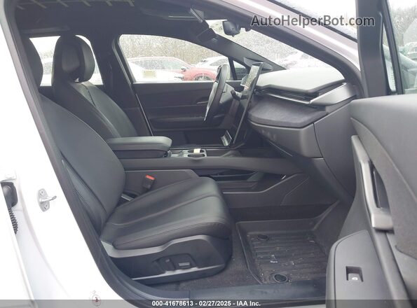 VCF1EBU24PG007449 2023 FISKER OCEAN White Vista interior delantera