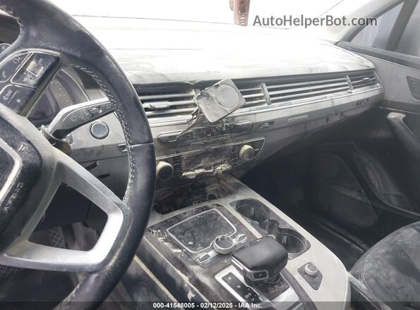 WA1LHAF75KD024767 2019 AUDI Q7 Gray Սարքավորումների վահանակի տեսք