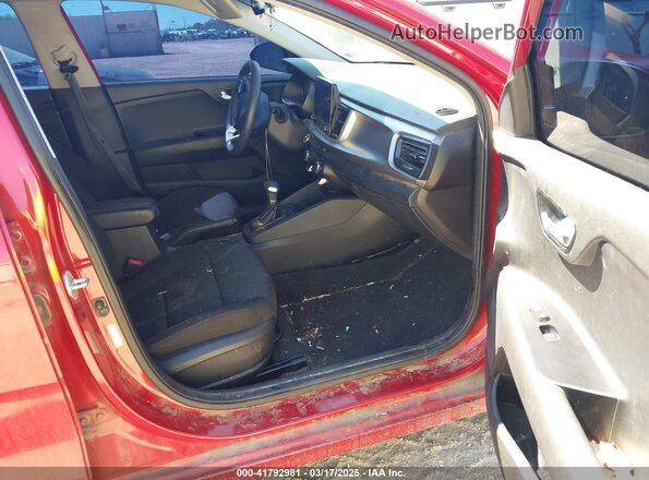 3KPA24AD2ME387395 2021 KIA RIO Red Front interior view