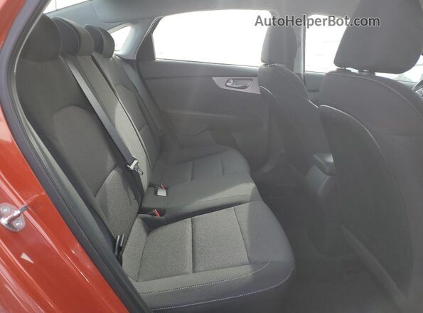 3KPF24AD0PE666743 2023 KIA FORTE Orange Vista de los asientos traseros