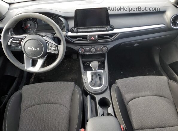 3KPF24AD0PE666743 2023 KIA FORTE Orange Vista del salpicadero