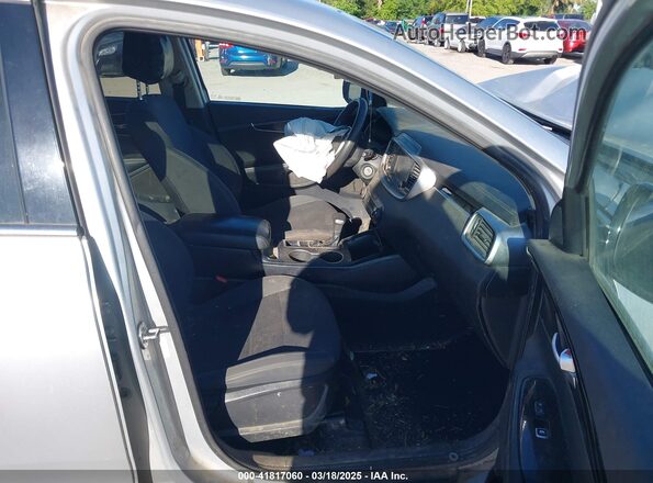 5XYPGDA56KG559934 2019 KIA SORENTO Silver Вид салону спереду