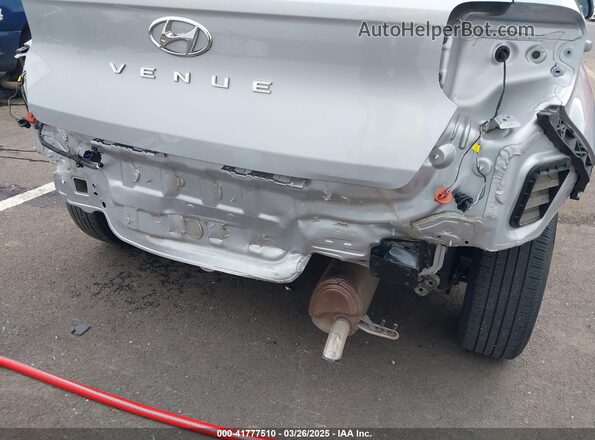 KMHRB8A3XMU100531 2021 HYUNDAI VENUE Silver Widok z przodu