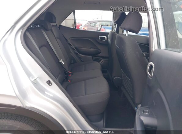 KMHRB8A3XMU100531 2021 HYUNDAI VENUE Silver Widok naklejki z numerem VIN