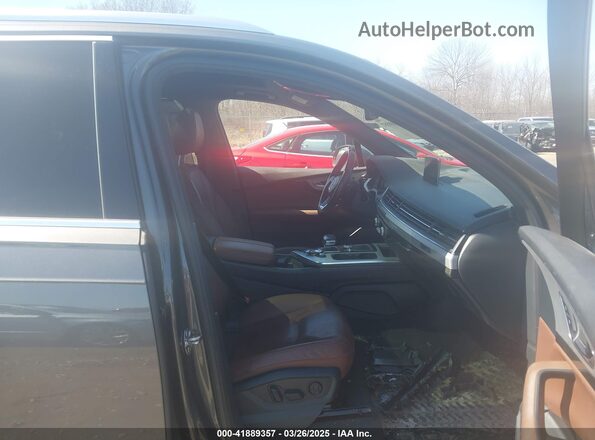WA1LHAF76JD035811 2018 AUDI Q7 Gray Vista interior trasera