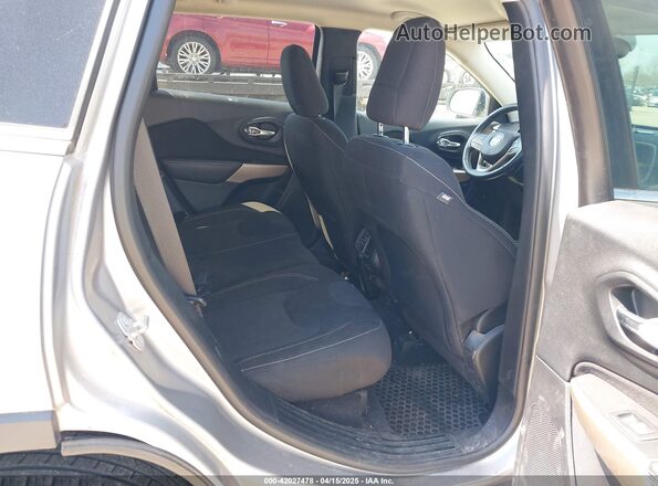 1C4PJMCS3HW601041 2017 JEEP CHEROKEE Silver 