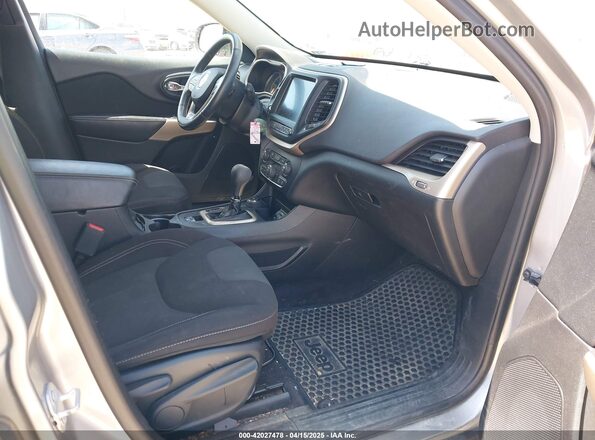 1C4PJMCS3HW601041 2017 JEEP CHEROKEE Silver 