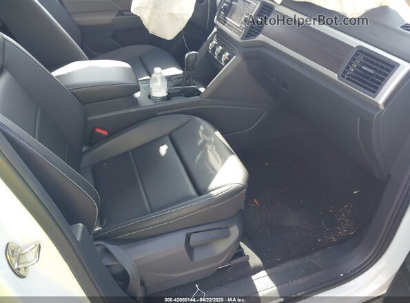 1V2DP2CA7PC547576 2023 VOLKSWAGEN ATLAS Белый Вид салона спереди