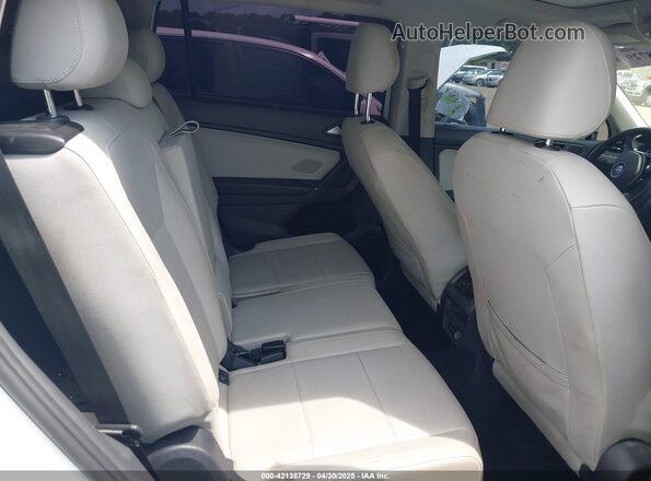 3VV3B7AX6LM054238 2020 VOLKSWAGEN TIGUAN White VIN კოდის სტიკერის ხედი